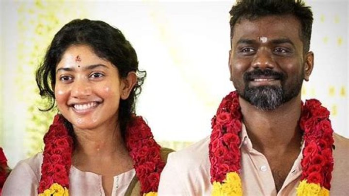 
All We Know About Pallavi Dey’s Boyfriend! Explore Her Dating Life 