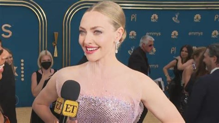 
Amanda Seyfried Is Pretty in Pink ‘Armor’ at the 2022 Emmys 