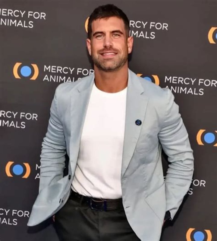 Blake Moynes Height, Weight, Net Worth, Age, Birthday, Wikipedia, Who, Instagram, Biography