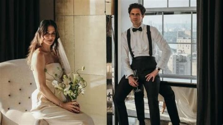 
Inside Aaron Tveit and Performer Girlfriend Ericka Hunter Relationship 