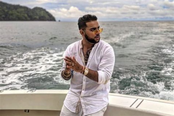Is Karan Aujla Married to Wife? Or Dating a Girlfriend? Kids.
