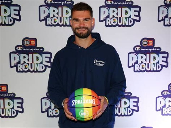 Isaac Humphries Height, Weight, Net Worth, Age, Birthday, Wikipedia, Who, Nationality, Biography