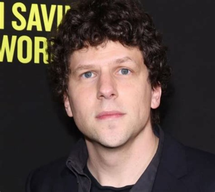 Jesse Eisenberg Height, Weight, Net Worth, Age, Birthday, Wikipedia, Who, Nationality, Biography