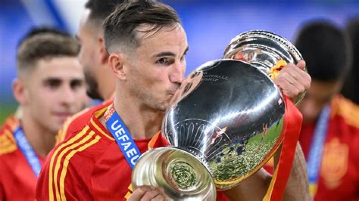 
Luis Ruiz Height, Weight, Net Worth, Age, Birthday, Wikipedia, Who, Nationality, Biography 