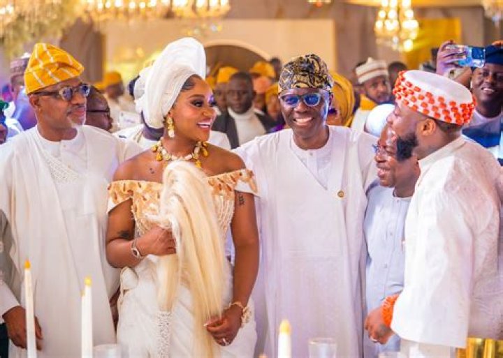 
Nigerians React To Video Of Davido Snatching Cup Of Drink From Chioma At Wedding 