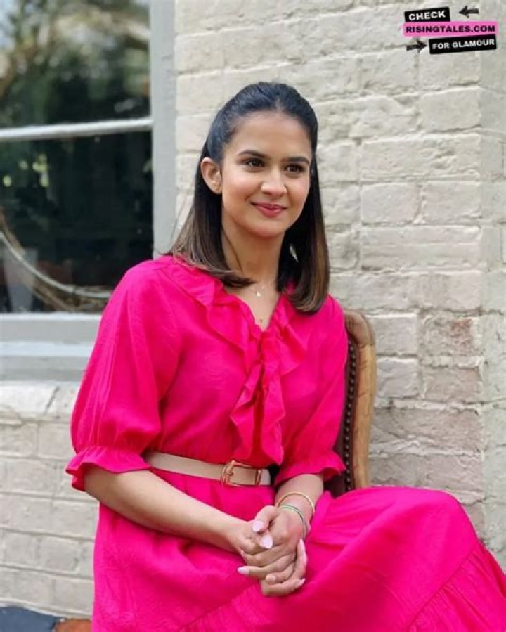 Roopi Gill Height, Weight, Net Worth, Age, Birthday, Wikipedia, Who, Instagram, Biography