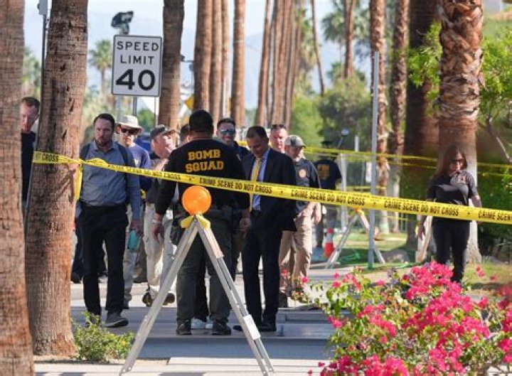 
Texas Dad Kills 1-Year-Old Daughter Before Stabbing Himself to Death During Standoff with Police 