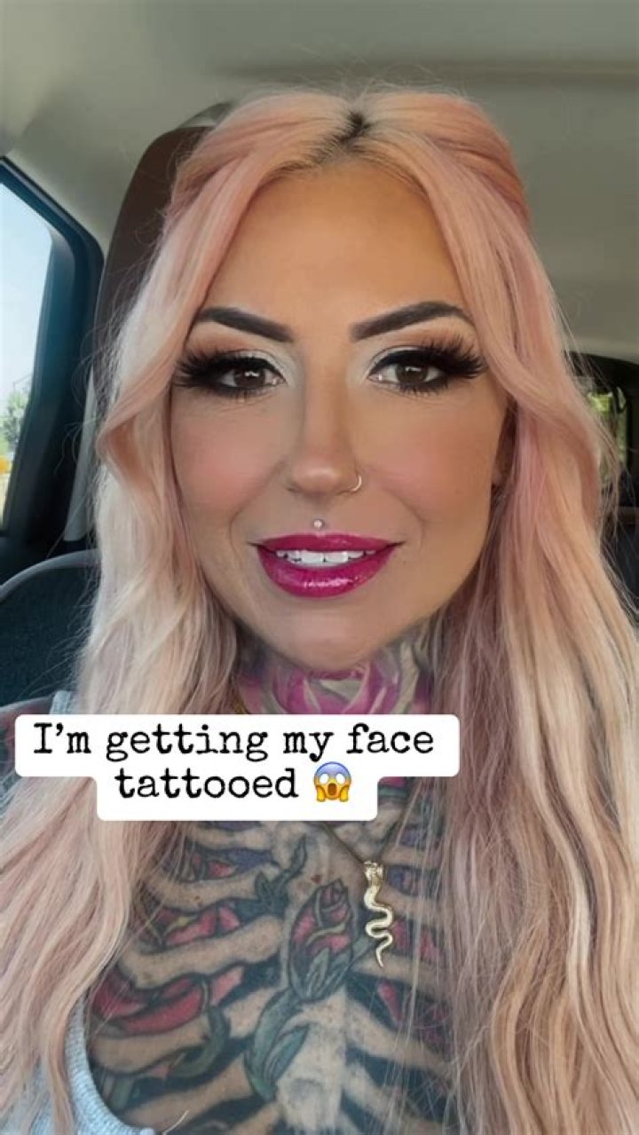 
“This one na ashabi”- Reactions as Lady tattoos Asake’s face on her body 