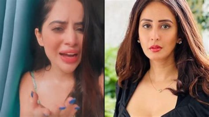 
War Of Words Continues Between Urfi Javed And Chahatt Khanna After The Latter Comments “Aap Toh Biwi Ya Maa Ke Layak Bhi Nahi Ho” 