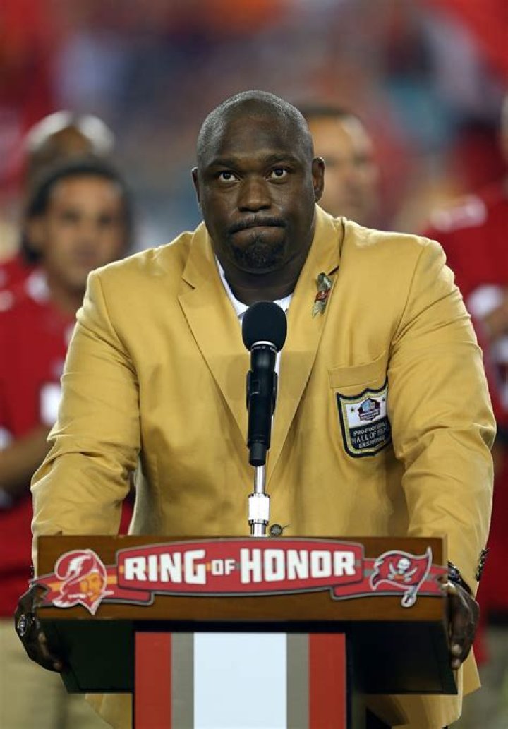 
Warren Sapp Net Worth: How Did he Get Rich? 