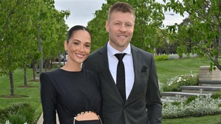 
Who Is Jordan De Goey Wife – Is He Married? Afl Player’s Parents & Family 